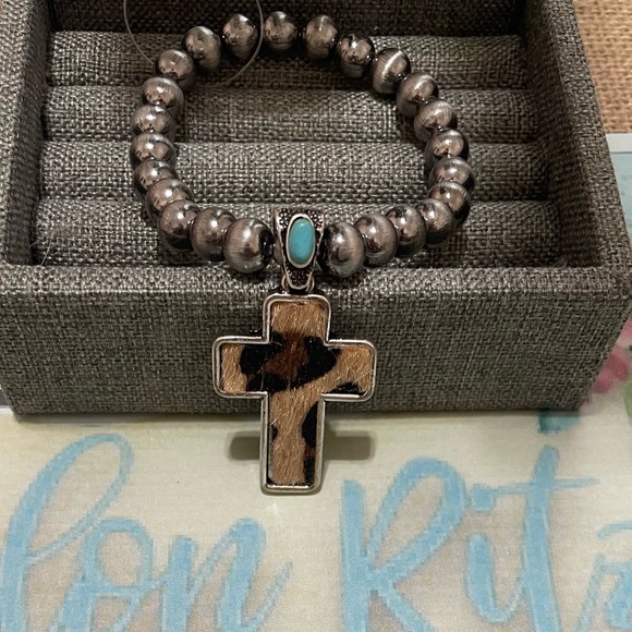 ❤️🎉Leopard Beaded Turquoise Cross Bracelet - Picture 1 of 1
